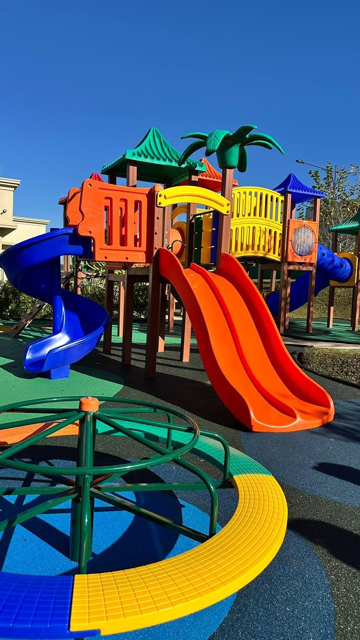 Parque completo com gira-gira